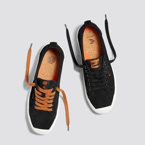 Cariuma + Deus Ex Machina